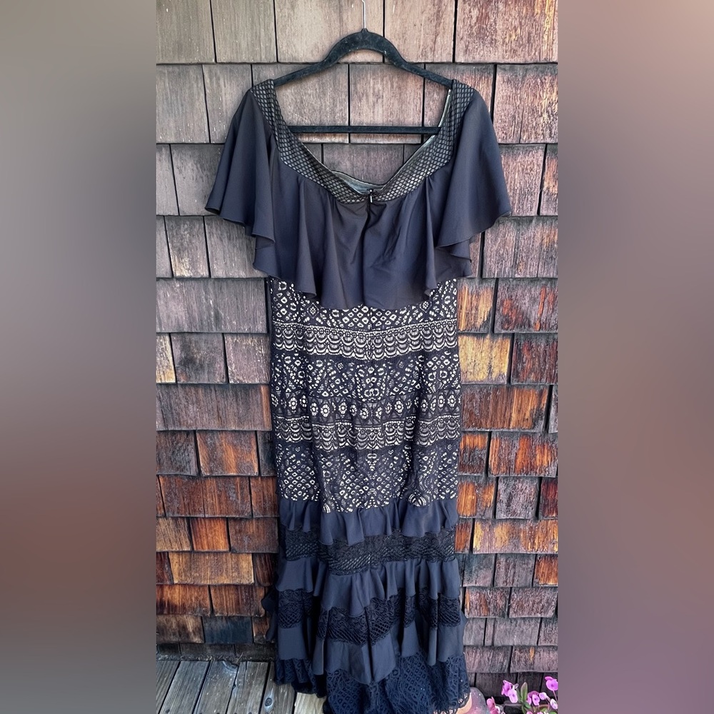 Tadashi Shoji black beige maxi formal gown • elegant resort wear • size 14 - Picture 7 of 10